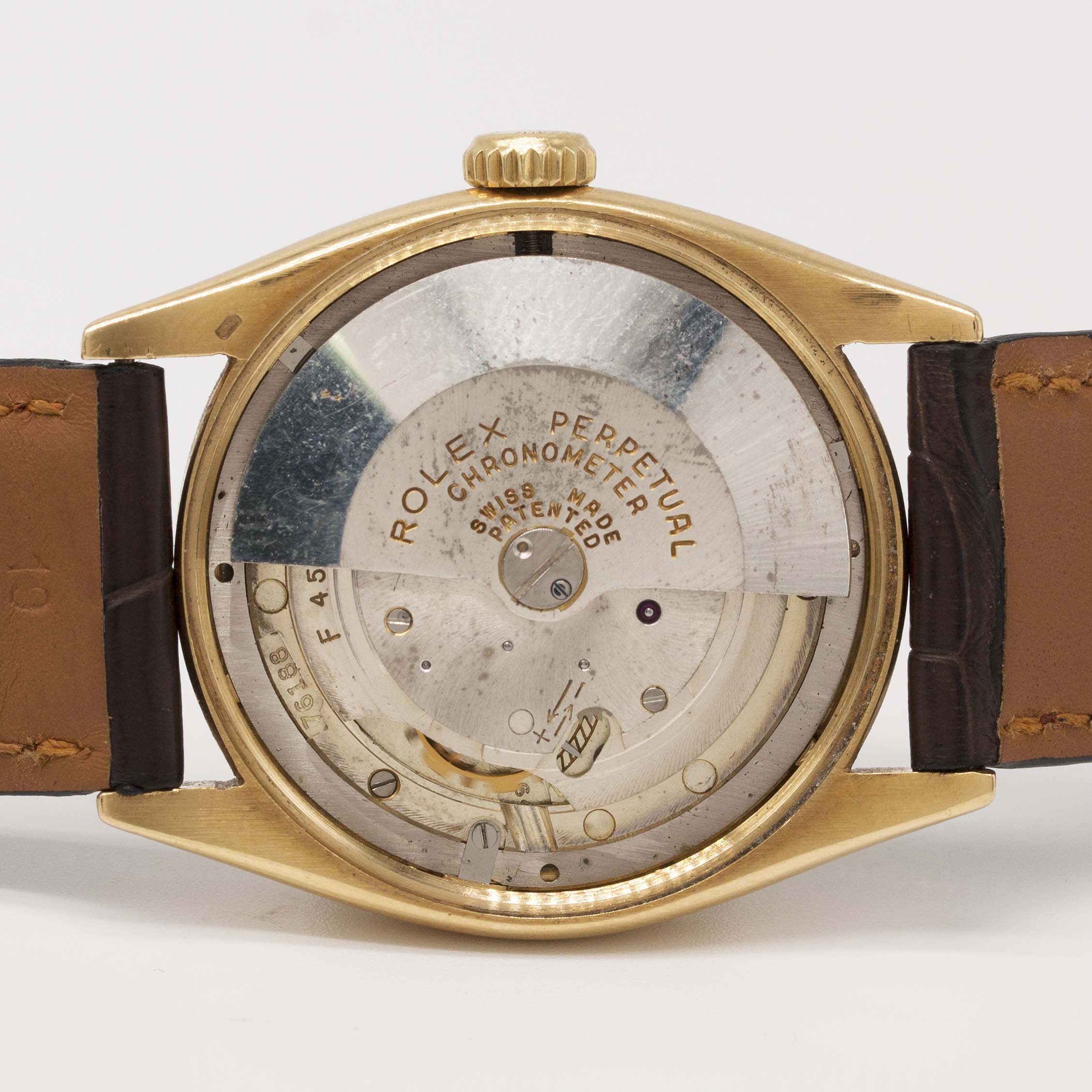 A GENTLEMAN'S 18K SOLID YELLOW GOLD ROLEX OYSTER PERPETUAL WRIST WATCH CIRCA 1952, REF. 6084 WITH " - Image 7 of 10