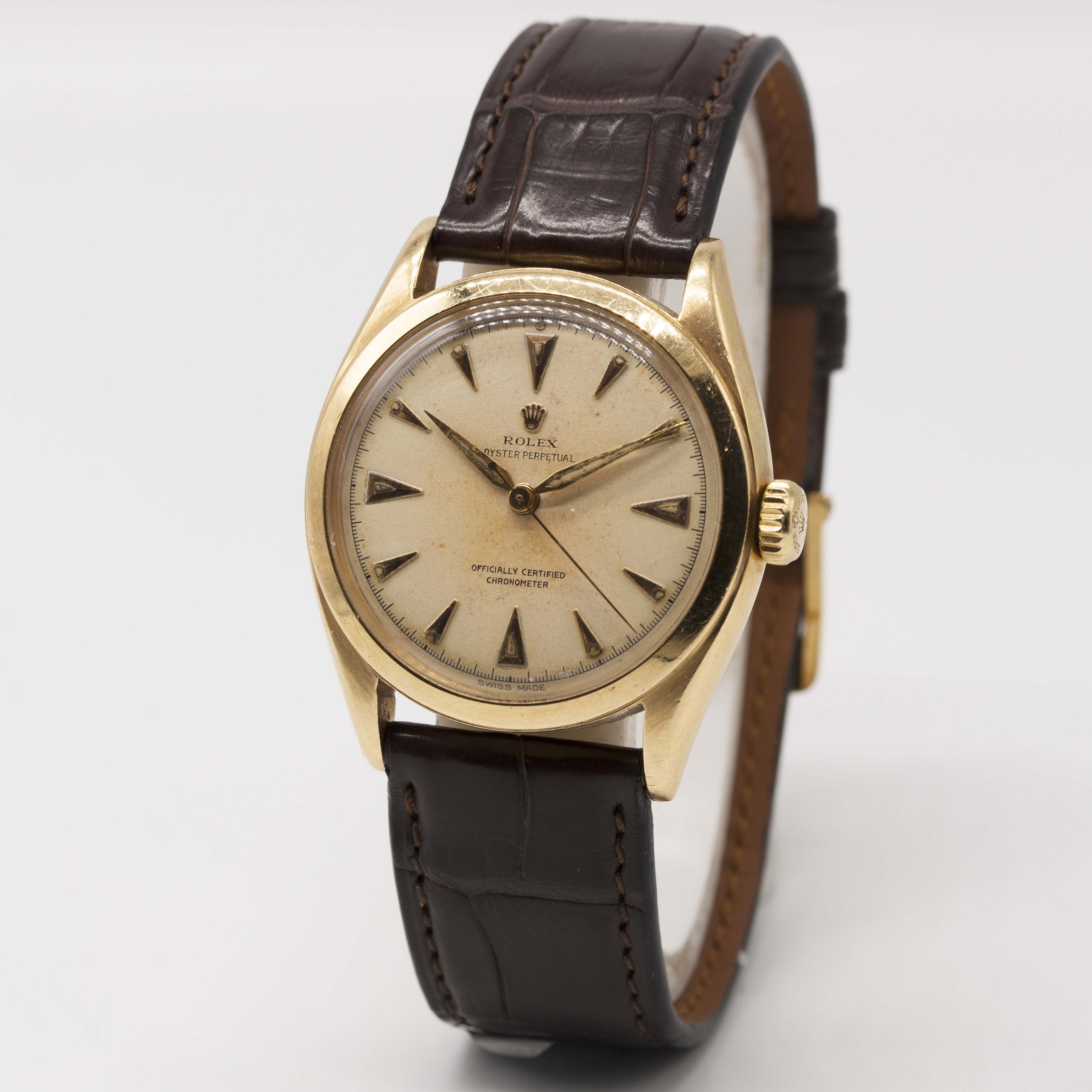 A GENTLEMAN'S 18K SOLID YELLOW GOLD ROLEX OYSTER PERPETUAL WRIST WATCH CIRCA 1952, REF. 6084 WITH " - Image 4 of 10