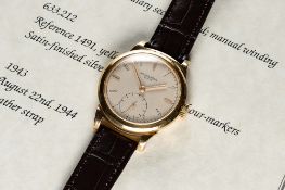 A RARE GENTLEMAN'S 18K SOLID GOLD PATEK PHILIPPE WRIST WATCH DATED 1943, REF. 1491 WITH "SCROLL