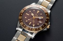 A GENTLEMAN'S STEEL & GOLD ROLEX OYSTER PERPETUAL GMT MASTER "ROOT BEER" BRACELET WATCH CIRCA