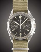 A GENTLEMAN'S STAINLESS STEEL BRITISH MILITARY CWC ROYAL NAVY CHRONOGRAPH WRIST WATCH DATED 1980,