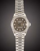 A LADIES 18K SOLID WHITE GOLD & DIAMOND ROLEX OYSTER PERPETUAL DATEJUST BRACELET WATCH CIRCA 1977,