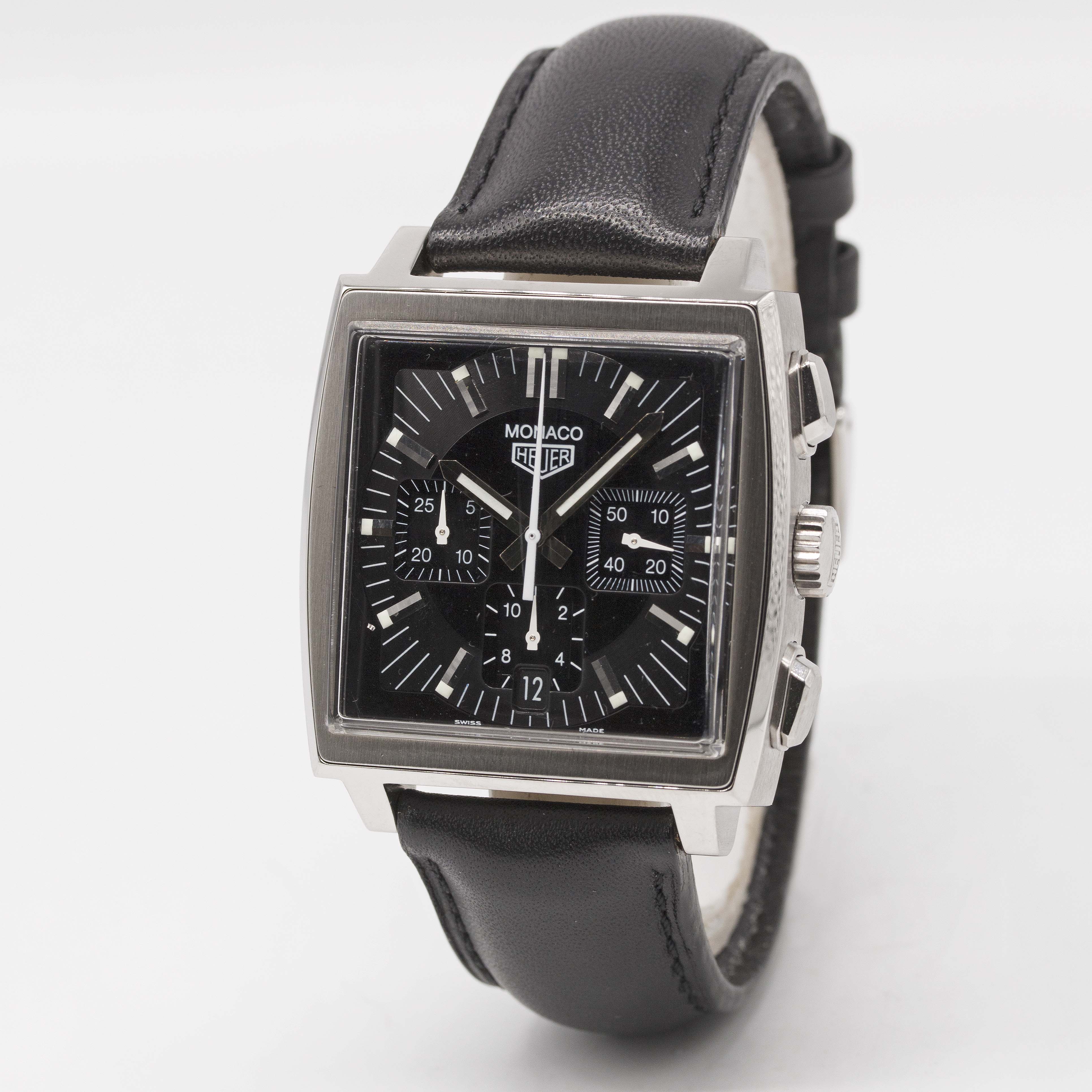 A GENTLEMAN'S STAINLESS STEEL HEUER MONACO CHRONOGRAPH WRIST WATCH CIRCA 2000, REF. CS2111 RE- - Image 2 of 4