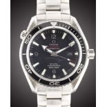 A GENTLEMAN'S STAINLESS STEEL OMEGA SEAMASTER PROFESSIONAL PLANET OCEAN CO AXIAL CHRONOMETER