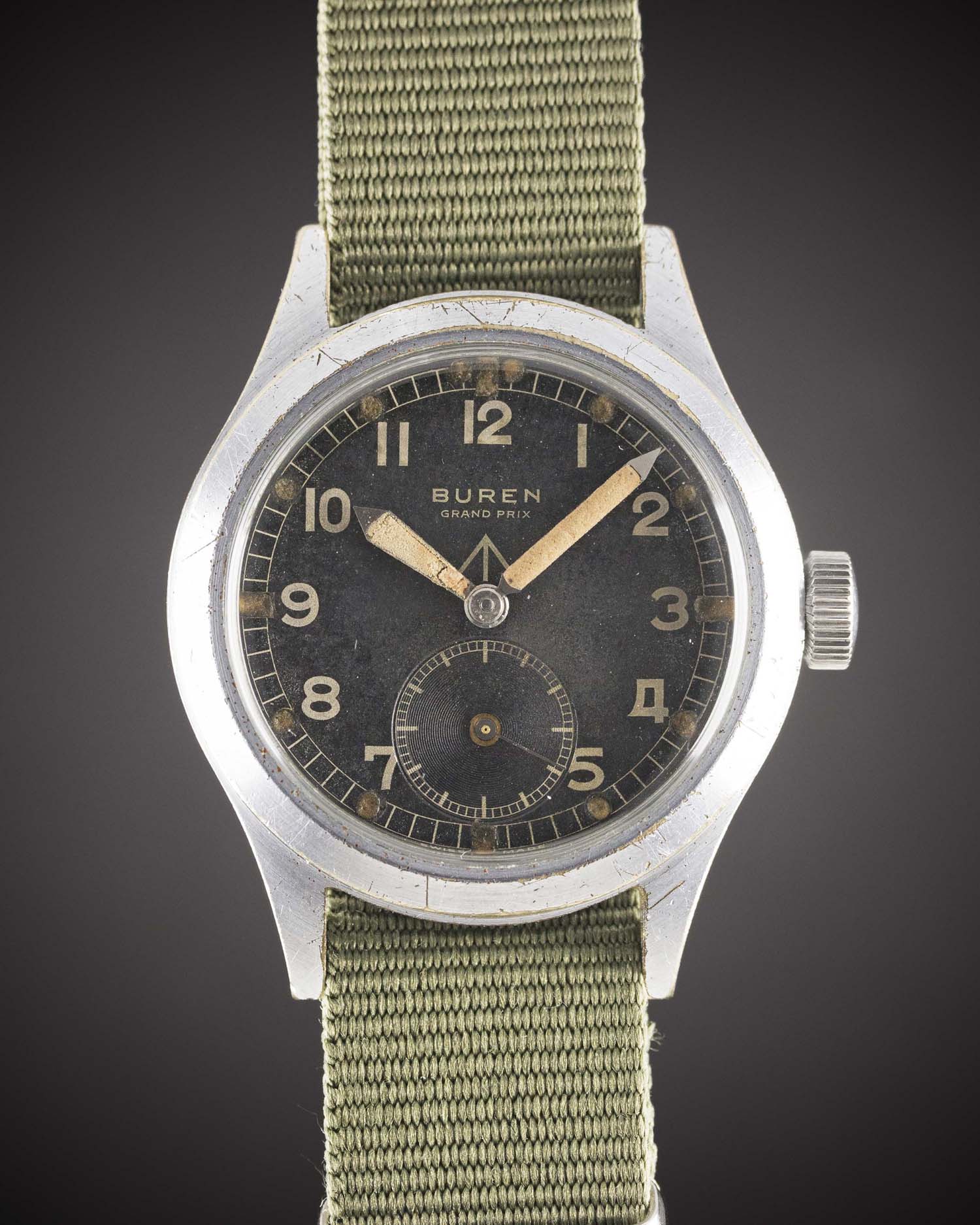 A GENTLEMAN'S BRITISH MILITARY BUREN GRAND PRIX W.W.W. WRIST WATCH CIRCA 1940s, PART OF THE "DIRTY