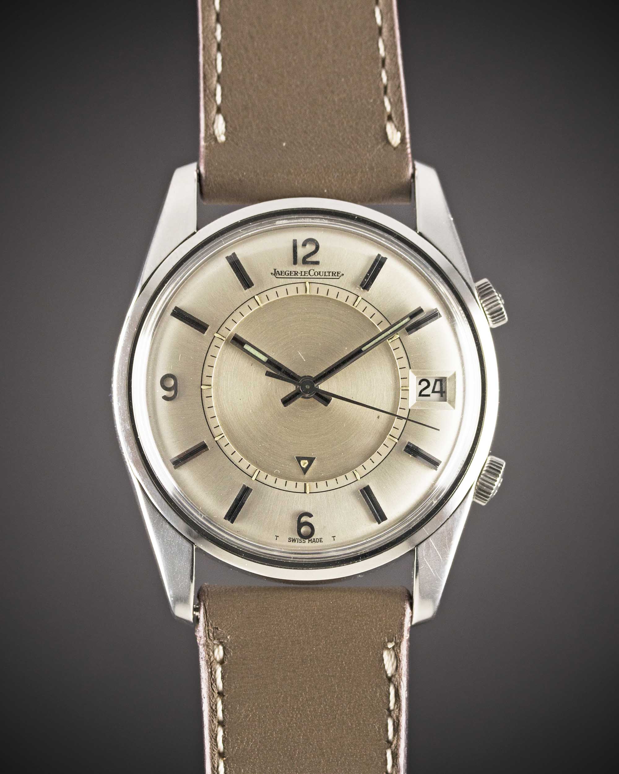 A GENTLEMAN'S STAINLESS STEEL JAEGER LECOULTRE MEMOVOX ALARM WRIST WATCH CIRCA 1960s, WITH QUARTERLY