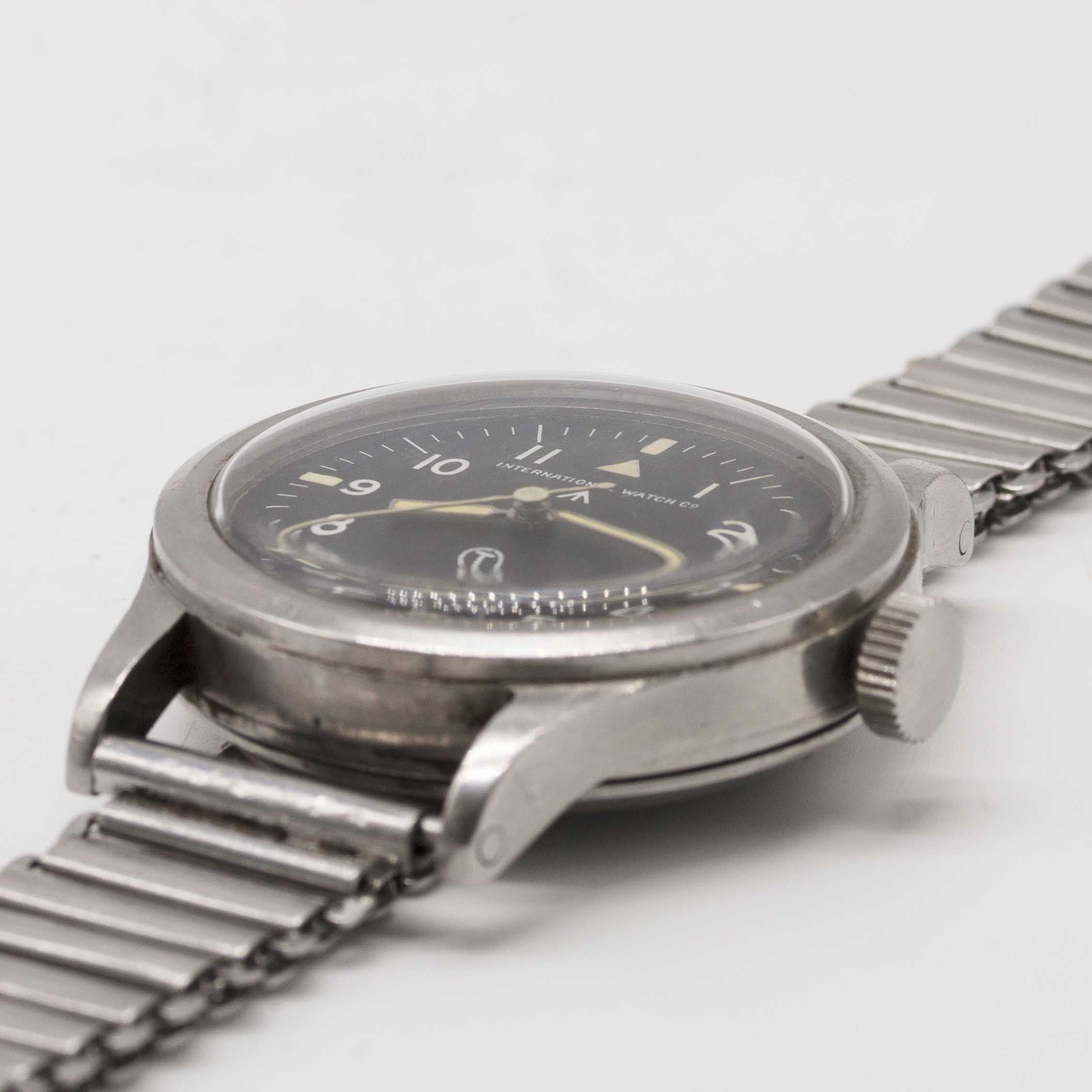 A GENTLEMAN'S STAINLESS STEEL BRITISH MILITARY IWC MARK 11 RAF PILOTS BRACELET WATCH DATED 1951 - Image 4 of 12