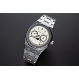 A RARE GENTLEMAN'S STAINLESS STEEL AUDEMARS PIGUET ROYAL OAK CALENDAR MOONPHASE BRACELET WATCH CIRCA