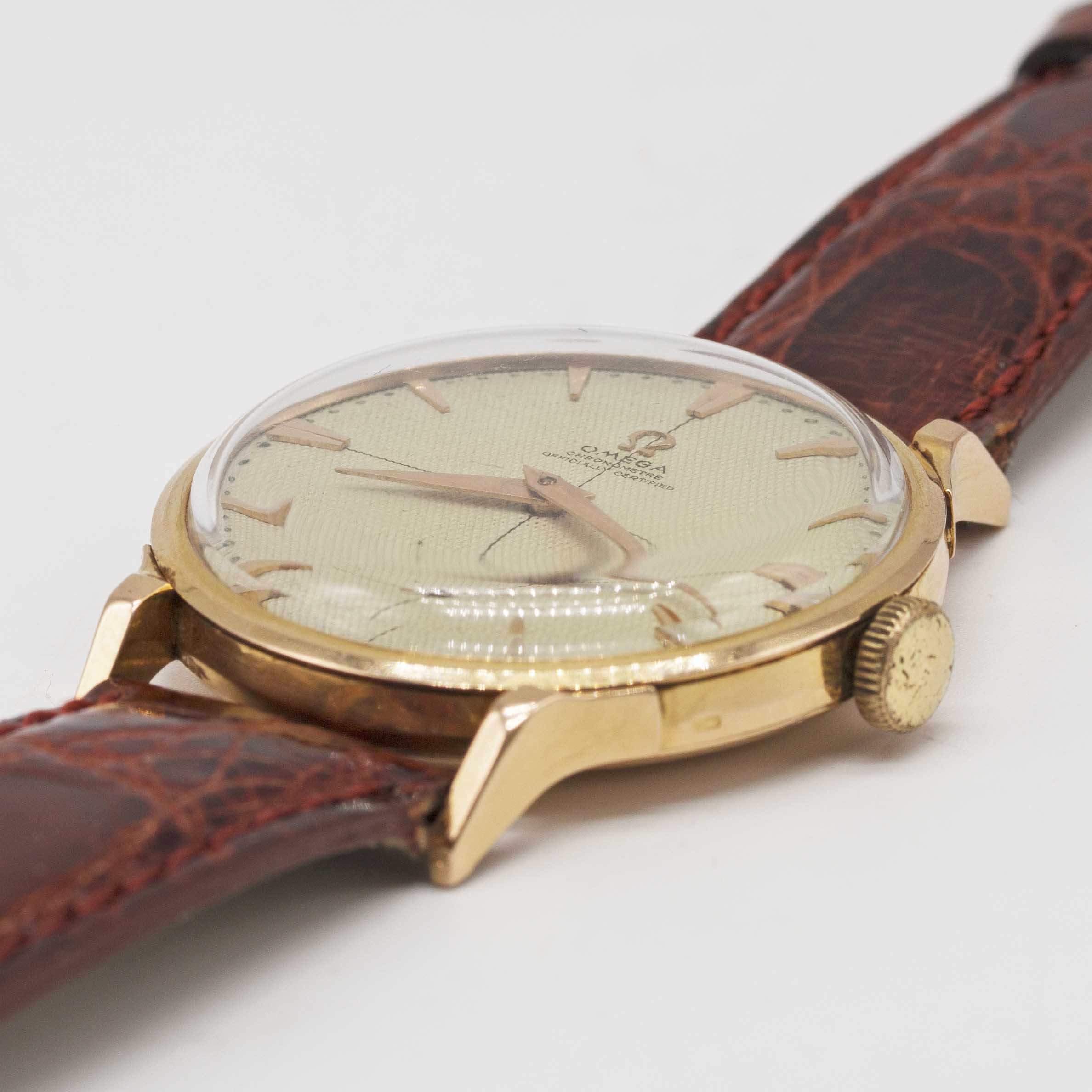 A RARE GENTLEMAN'S 18K SOLID ROSE GOLD OMEGA CHRONOMETRE OFFICIALLY CERTIFIED WRIST WATCH CIRCA - Image 4 of 10