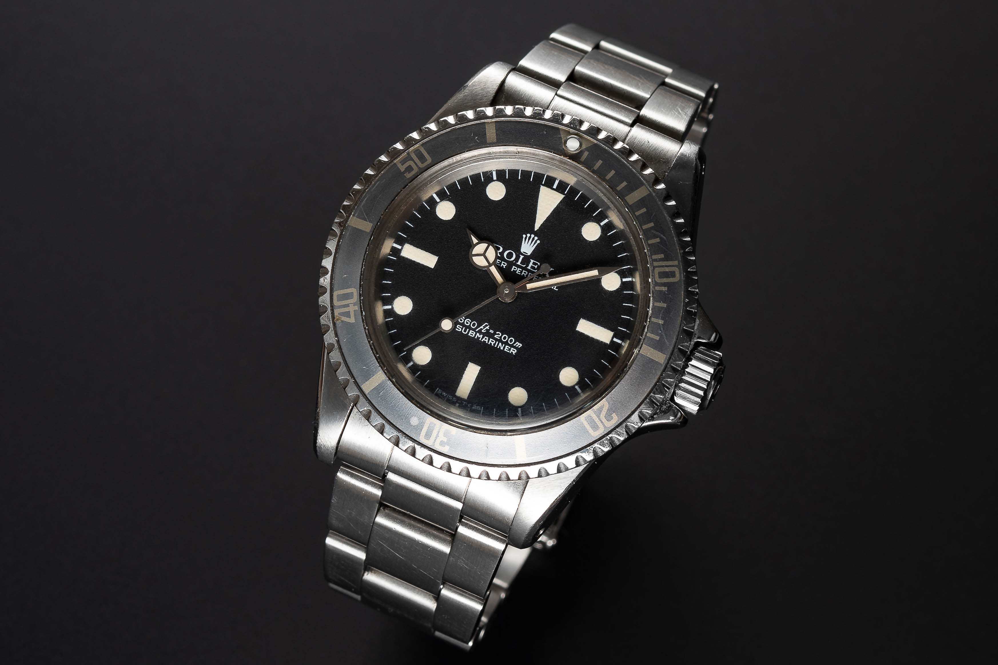 A GENTLEMAN'S STAINLESS STEEL ROLEX OYSTER PERPETUAL SUBMARINER BRACELET WATCH CIRCA 1974, REF. 5513 - Image 2 of 3