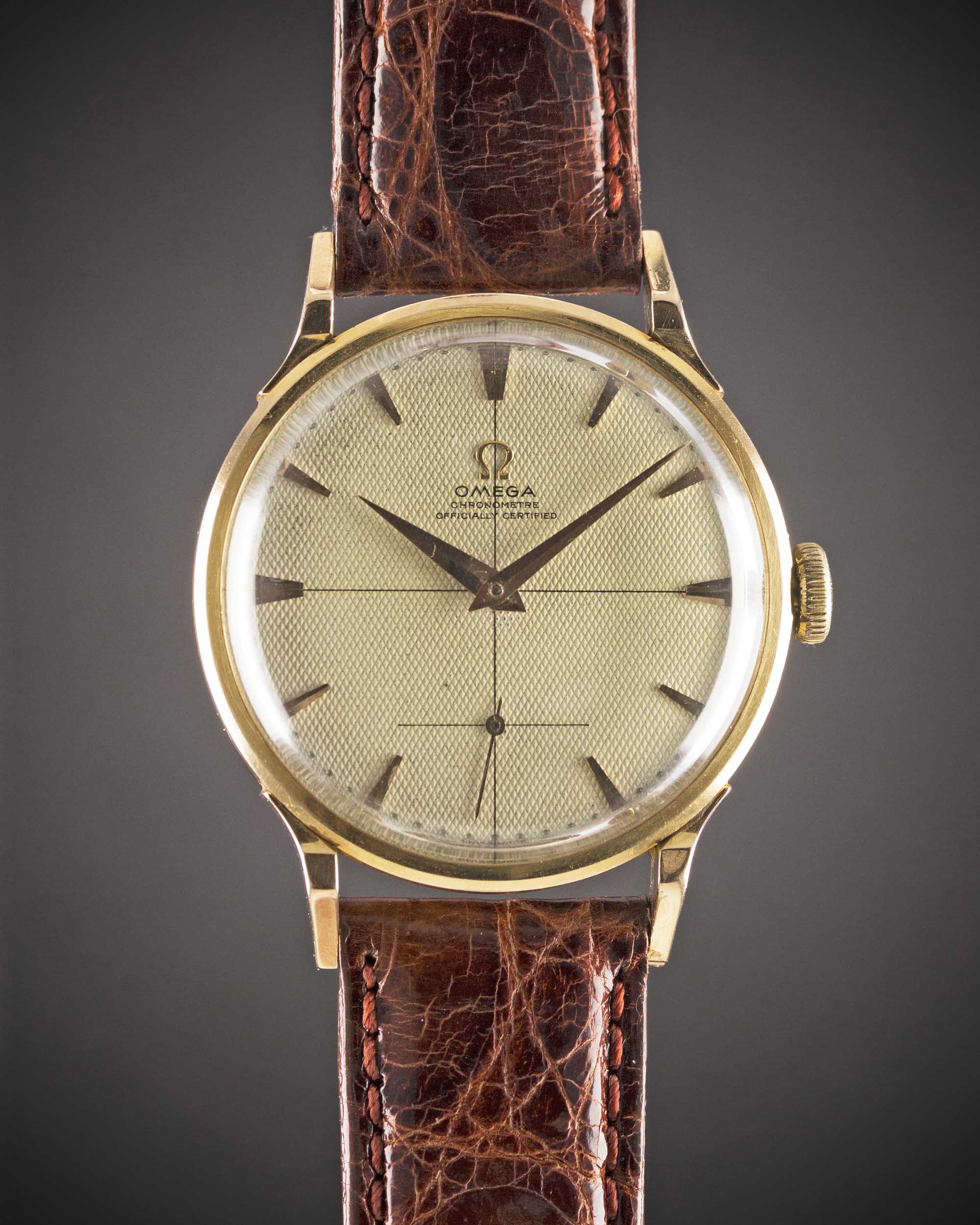 A RARE GENTLEMAN'S 18K SOLID ROSE GOLD OMEGA CHRONOMETRE OFFICIALLY CERTIFIED WRIST WATCH CIRCA - Image 2 of 10