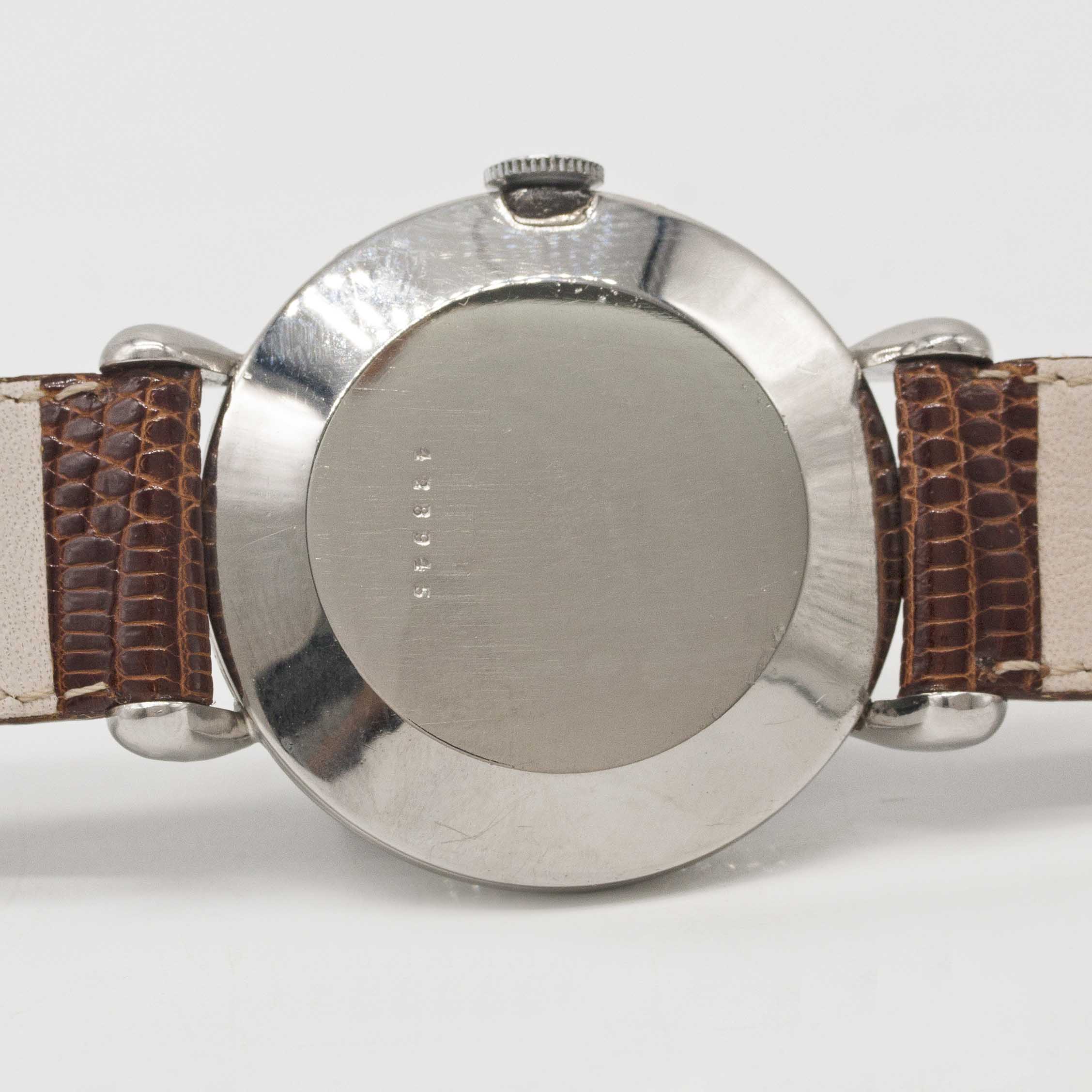 A RARE GENTLEMAN'S LARGE SIZE STAINLESS STEEL JAEGER LECOULTRE TRIPLE CALENDAR WRIST WATCH CIRCA - Image 7 of 11