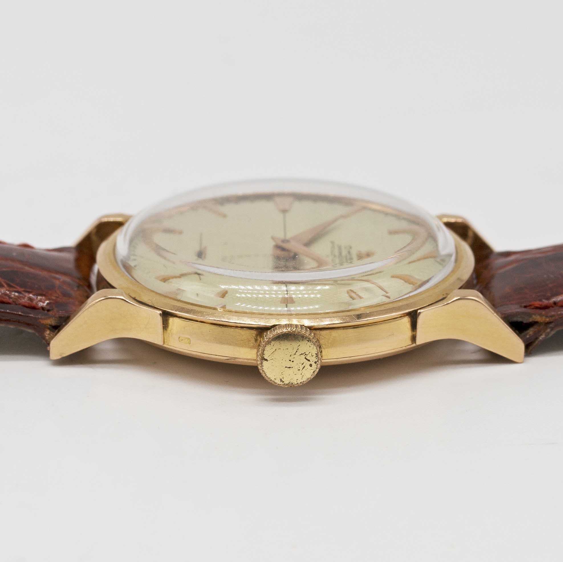 A RARE GENTLEMAN'S 18K SOLID ROSE GOLD OMEGA CHRONOMETRE OFFICIALLY CERTIFIED WRIST WATCH CIRCA - Image 9 of 10