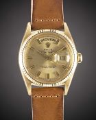 A GENTLEMAN'S 18K SOLID YELLOW GOLD ROLEX OYSTER PERPETUAL DAY DATE "WIDE BOY" WRIST WATCH CIRCA