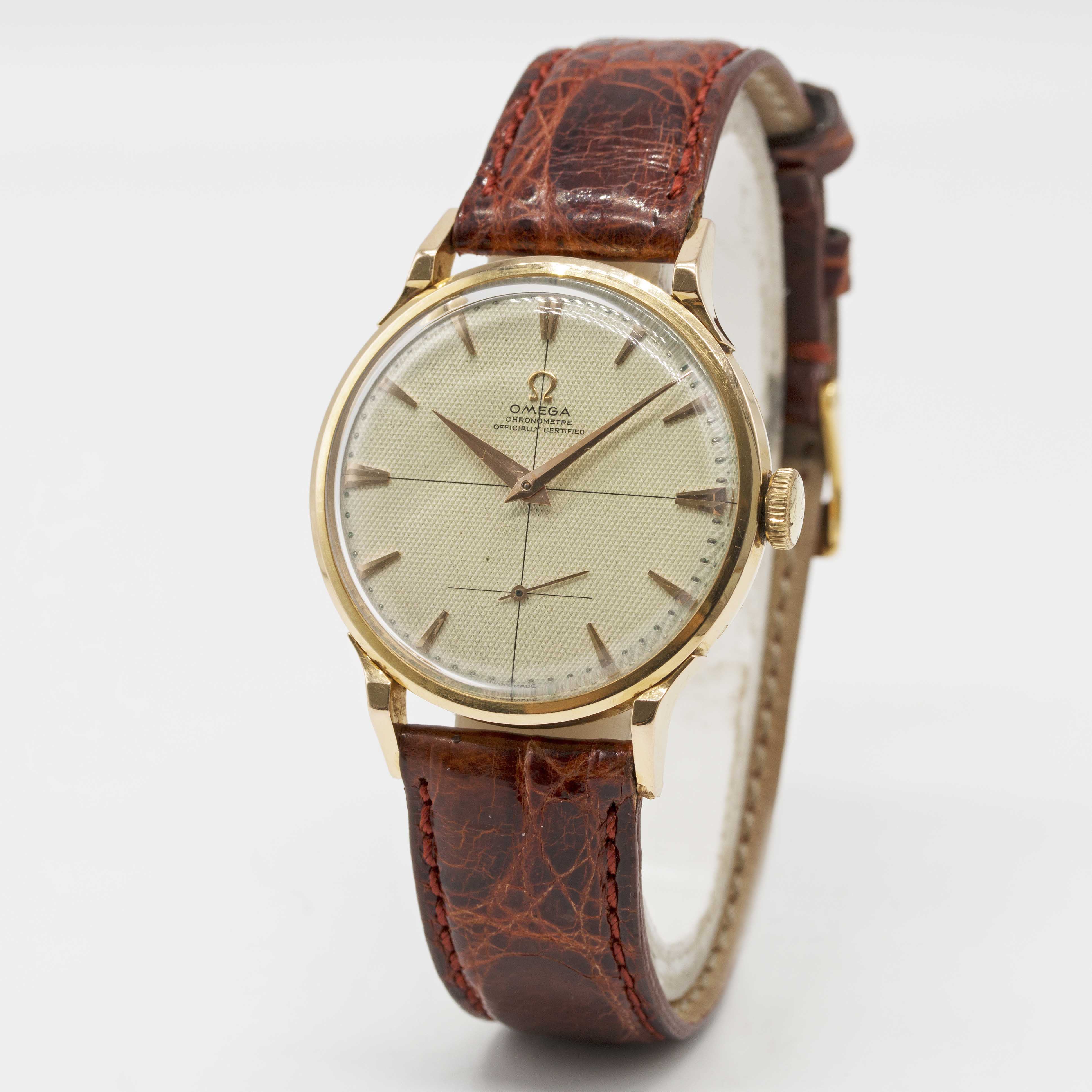 A RARE GENTLEMAN'S 18K SOLID ROSE GOLD OMEGA CHRONOMETRE OFFICIALLY CERTIFIED WRIST WATCH CIRCA - Image 5 of 10