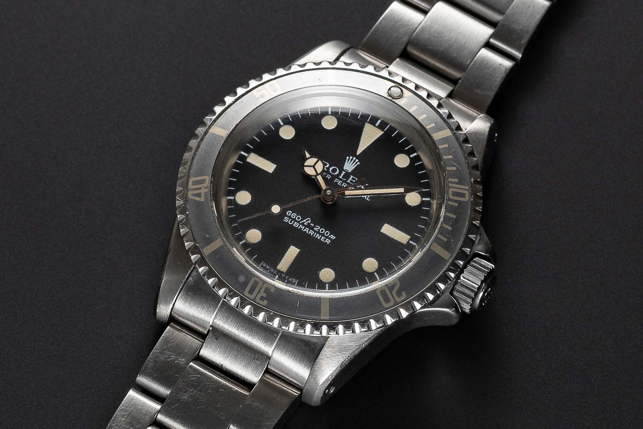 A GENTLEMAN'S STAINLESS STEEL ROLEX OYSTER PERPETUAL SUBMARINER BRACELET WATCH CIRCA 1974, REF. 5513