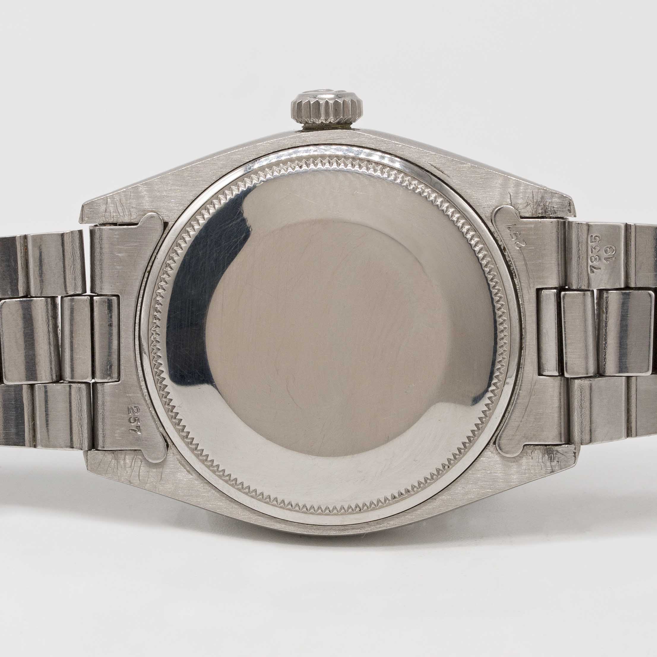 A GENTLEMAN'S STAINLESS STEEL ROLEX OYSTER PERPETUAL DATE BRACELET WATCH CIRCA 1972, REF. 1500 - Image 2 of 3