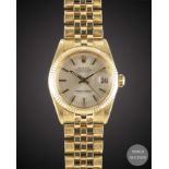 A MID SIZE 18K SOLID GOLD ROLEX OYSTER PERPETUAL DATEJUST BRACELET WATCH CIRCA 1979, REF. 6827