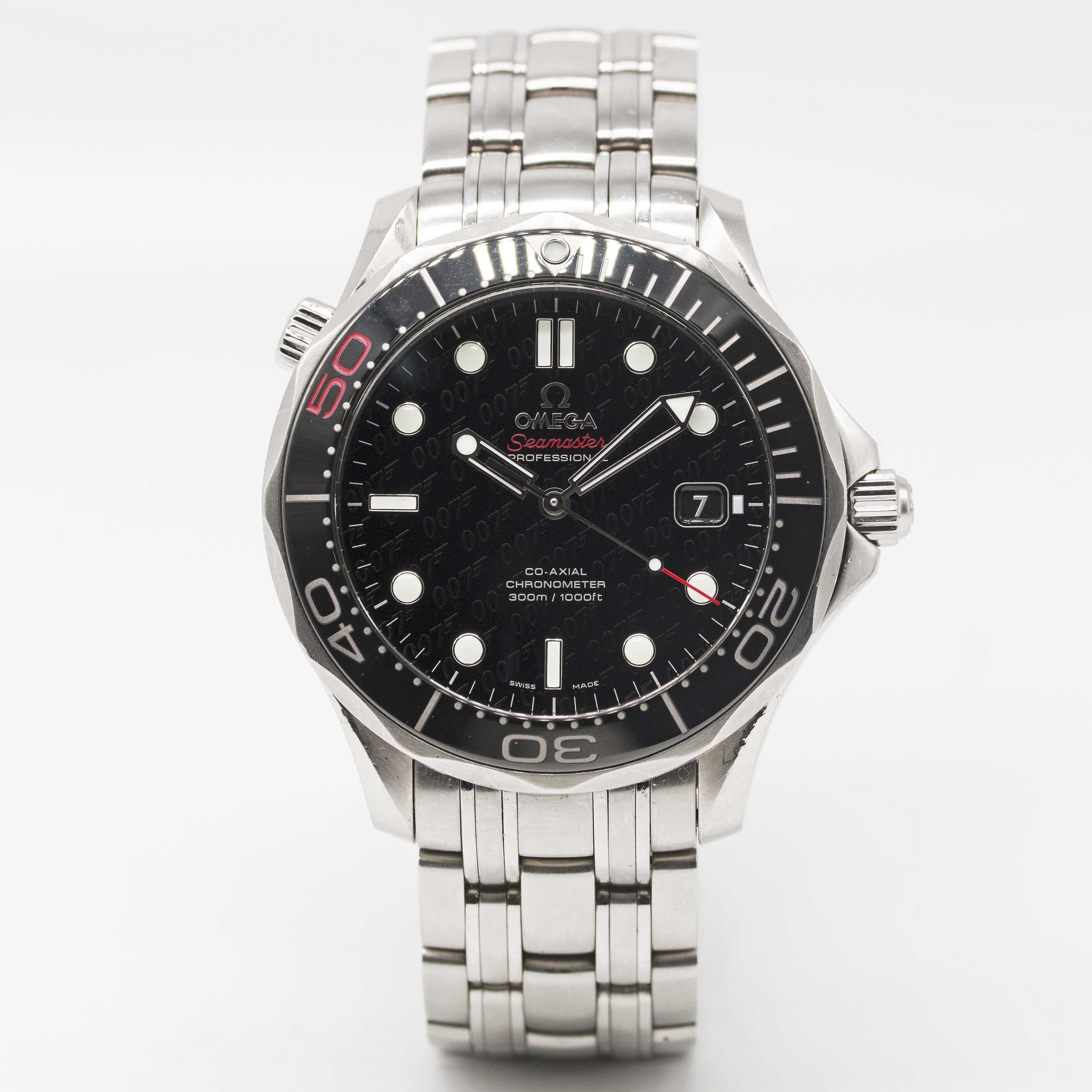 A GENTLEMAN'S STAINLESS STEEL OMEGA SEAMASTER PROFESSIONAL "JAMES BOND" 300M BRACELET WATCH CIRCA - Image 2 of 5