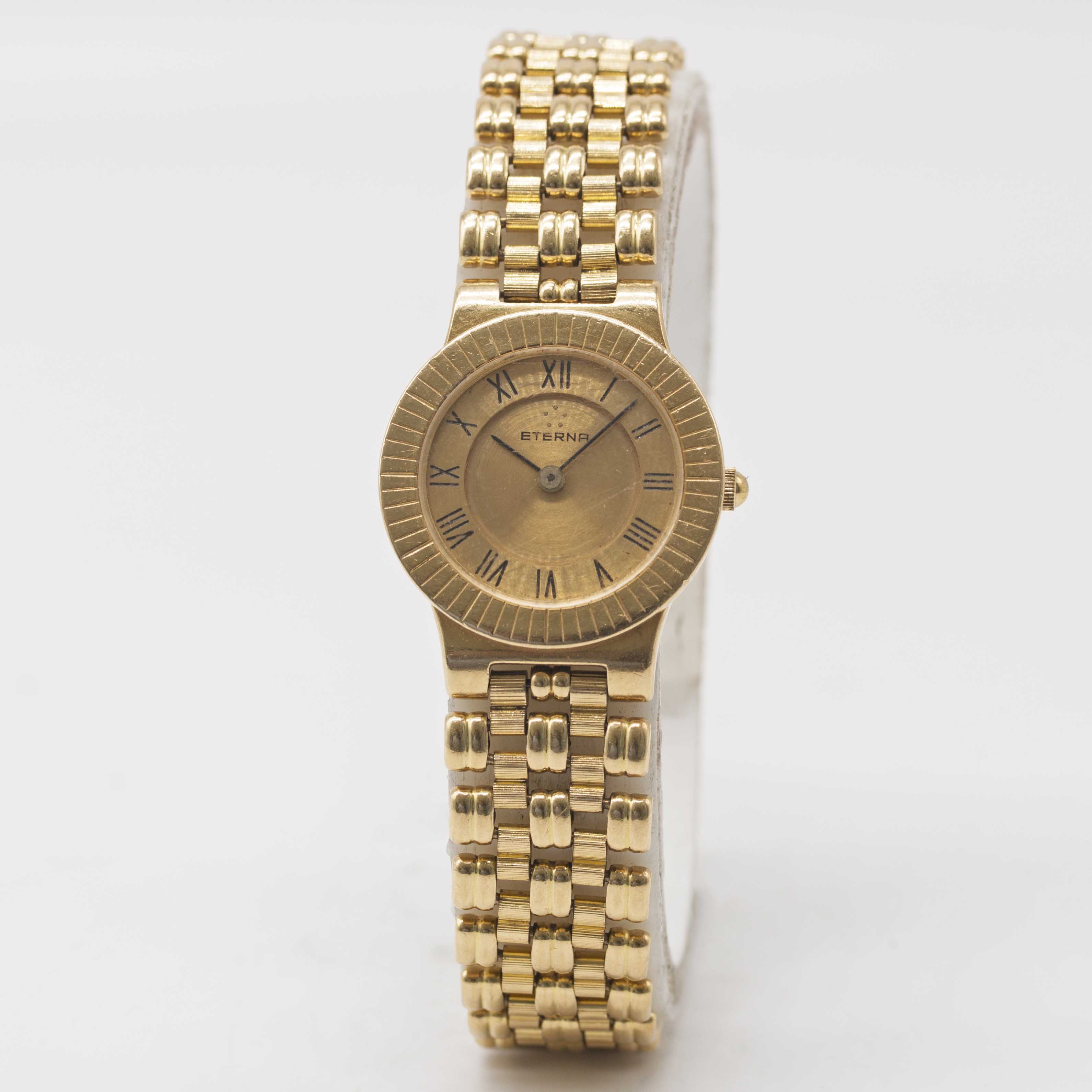 A LADIES 18K SOLID GOLD ETERNA BRACELET WATCH CIRCA 1990s Movement: Quartz, signed Eterna. Case: - Image 2 of 5