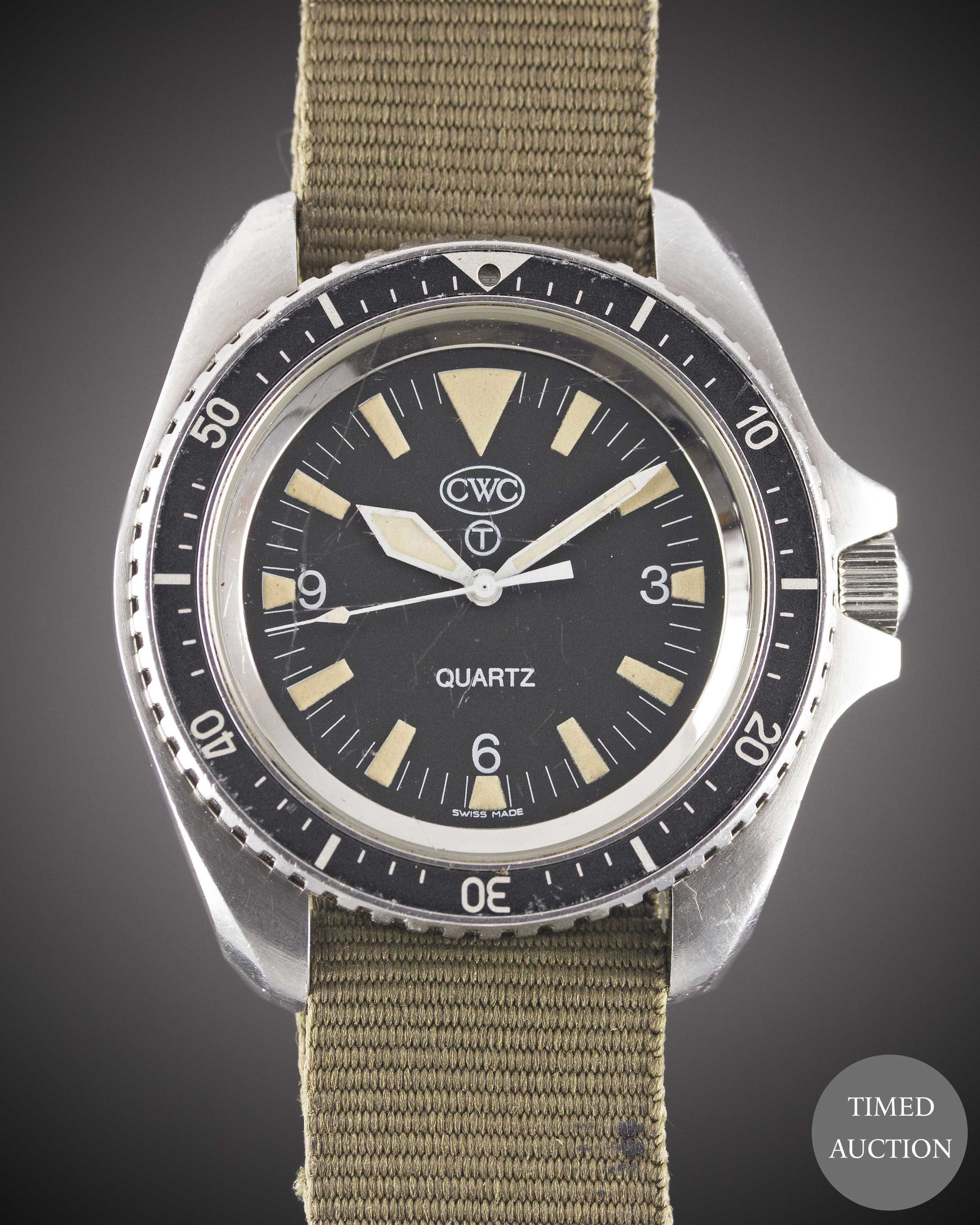 A GENTLEMAN'S STAINLESS STEEL BRITISH MILITARY CWC QUARTZ ROYAL NAVY MARINES DIVERS WRIST WATCH