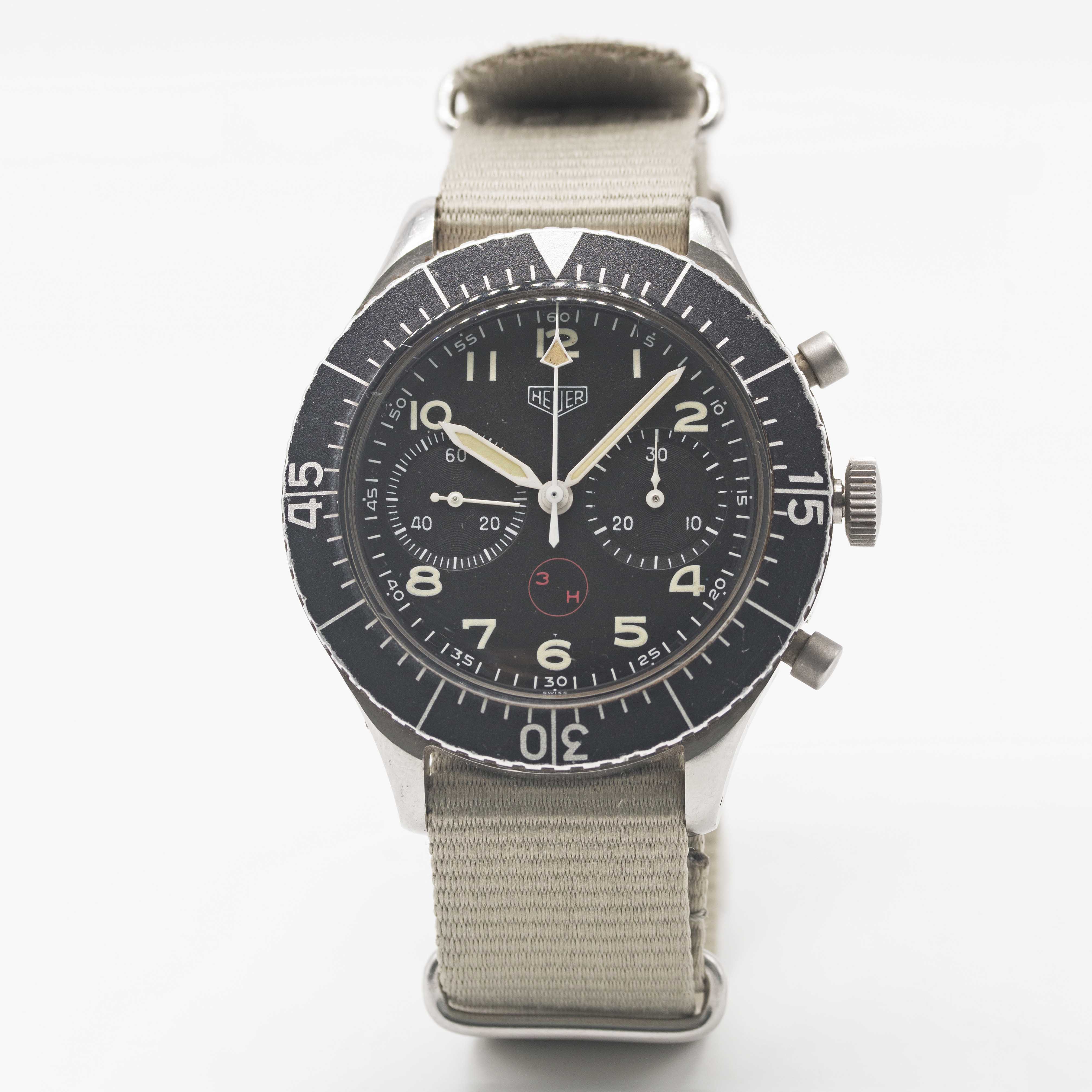 A GENTLEMAN'S STAINLESS STEEL GERMAN MILITARY HEUER BUND FLYBACK CHRONOGRAPH WRIST WATCH CIRCA 1970, - Image 2 of 5