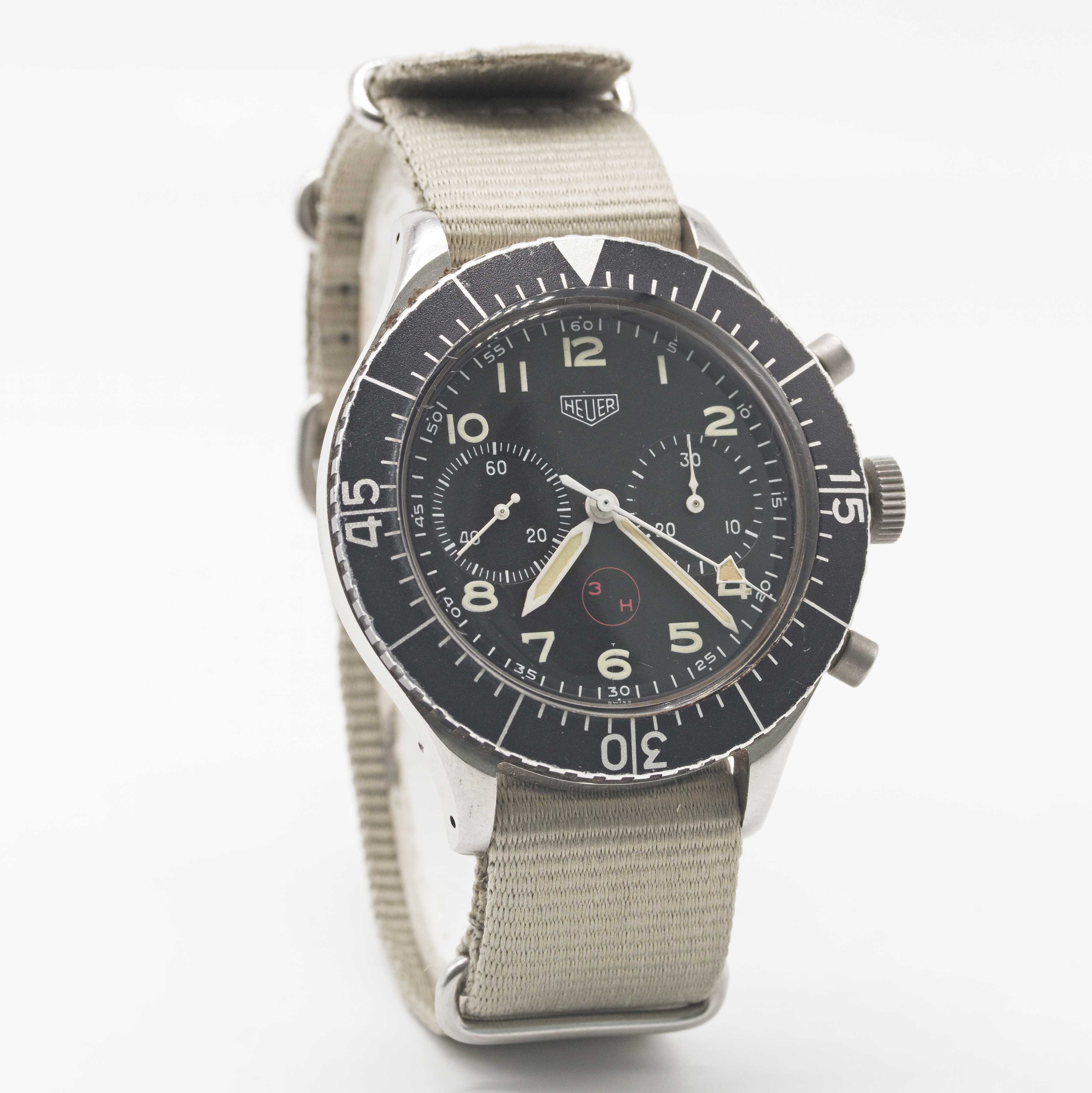 A GENTLEMAN'S STAINLESS STEEL GERMAN MILITARY HEUER BUND FLYBACK CHRONOGRAPH WRIST WATCH CIRCA 1970, - Image 4 of 5