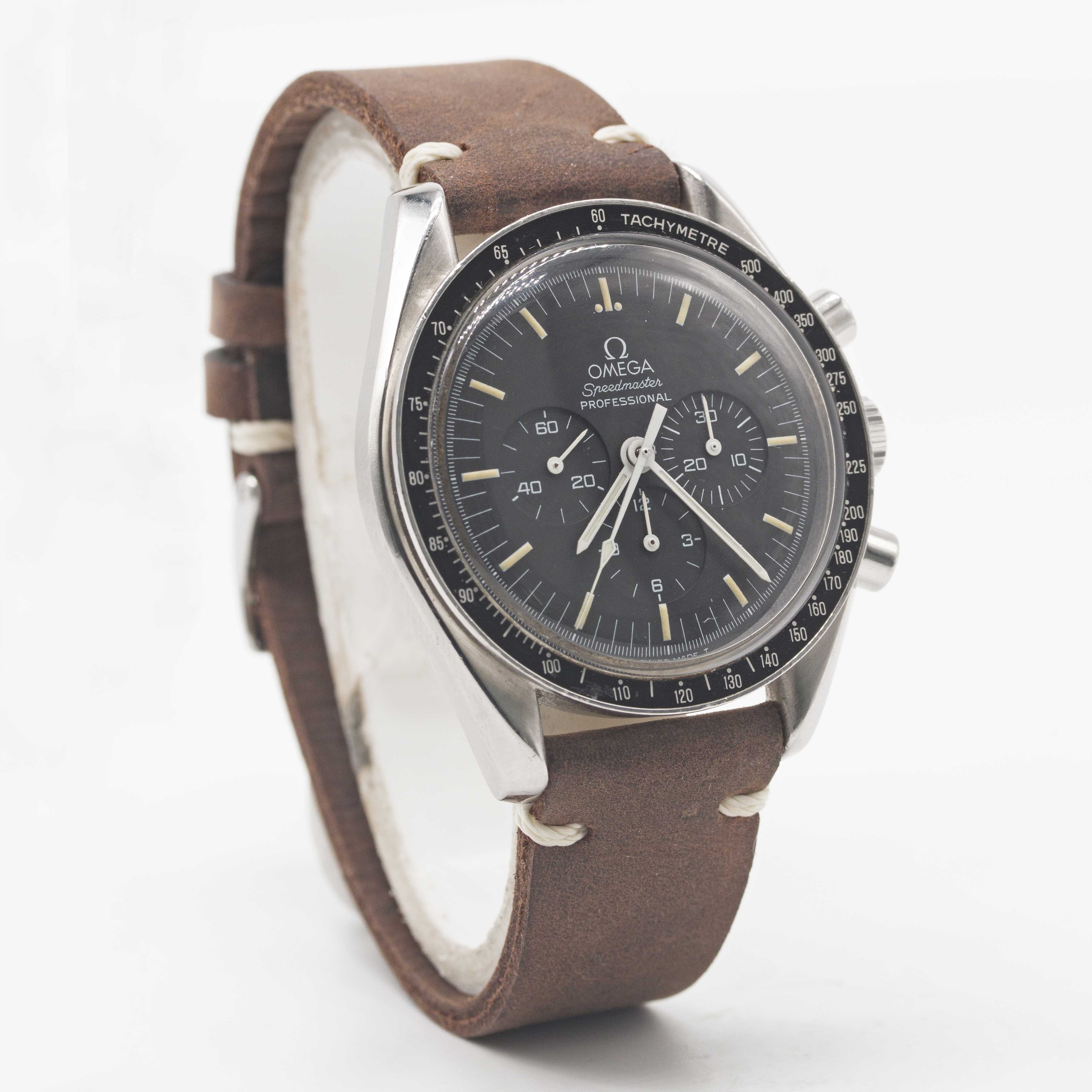 A GENTLEMAN'S STAINLESS STEEL OMEGA SPEEDMASTER PROFESSIONAL CHRONOGRAPH WRIST WATCH CIRCA 1990s, - Image 4 of 6