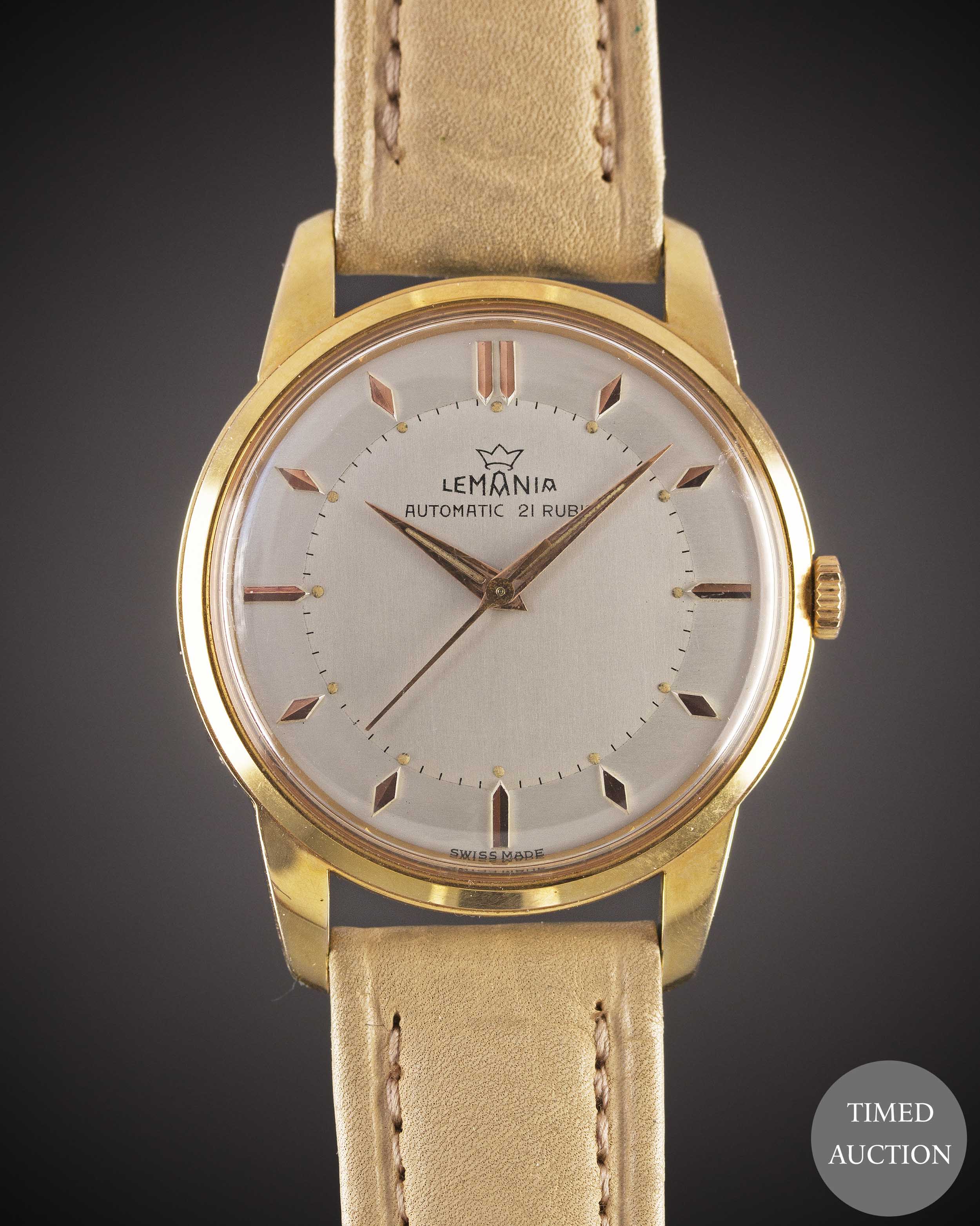A GENTLEMAN'S "NOS' GOLD PLATED LEMANIA AUTOMATIC WRIST WATCH CIRCA 1950s, TWO TONE SILVER DIAL &