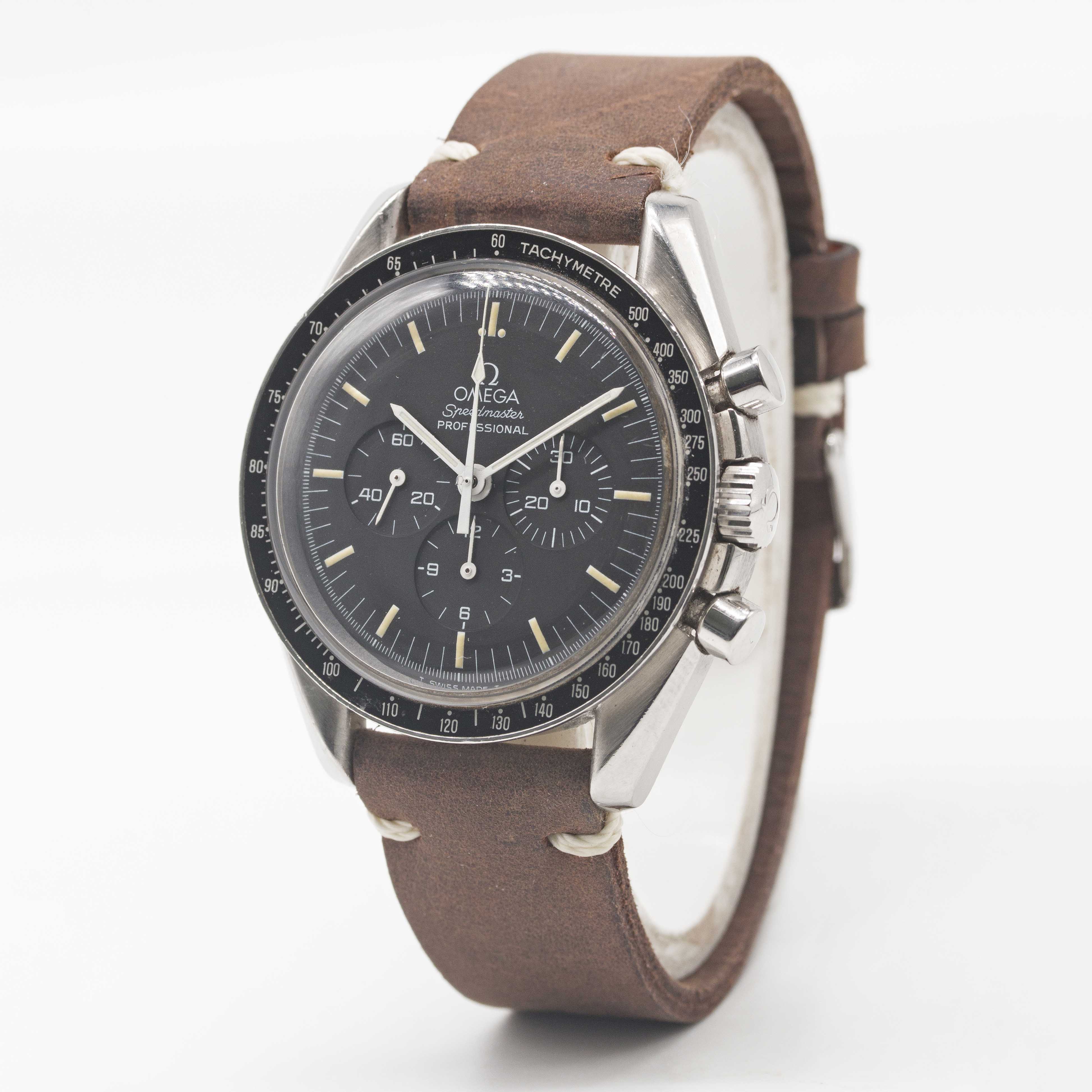 A GENTLEMAN'S STAINLESS STEEL OMEGA SPEEDMASTER PROFESSIONAL CHRONOGRAPH WRIST WATCH CIRCA 1990s, - Image 3 of 6