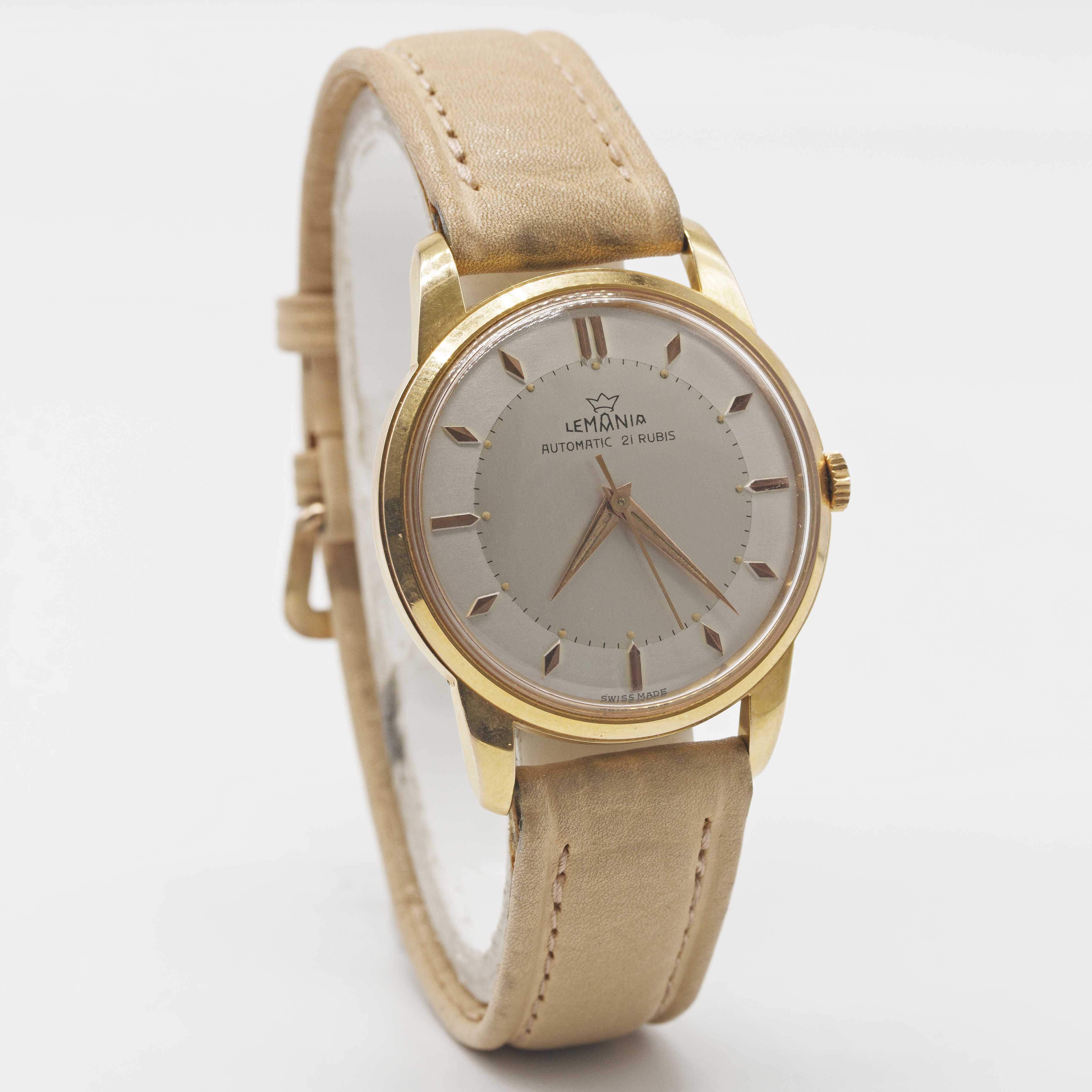 A GENTLEMAN'S "NOS' GOLD PLATED LEMANIA AUTOMATIC WRIST WATCH CIRCA 1950s, TWO TONE SILVER DIAL & - Image 4 of 5