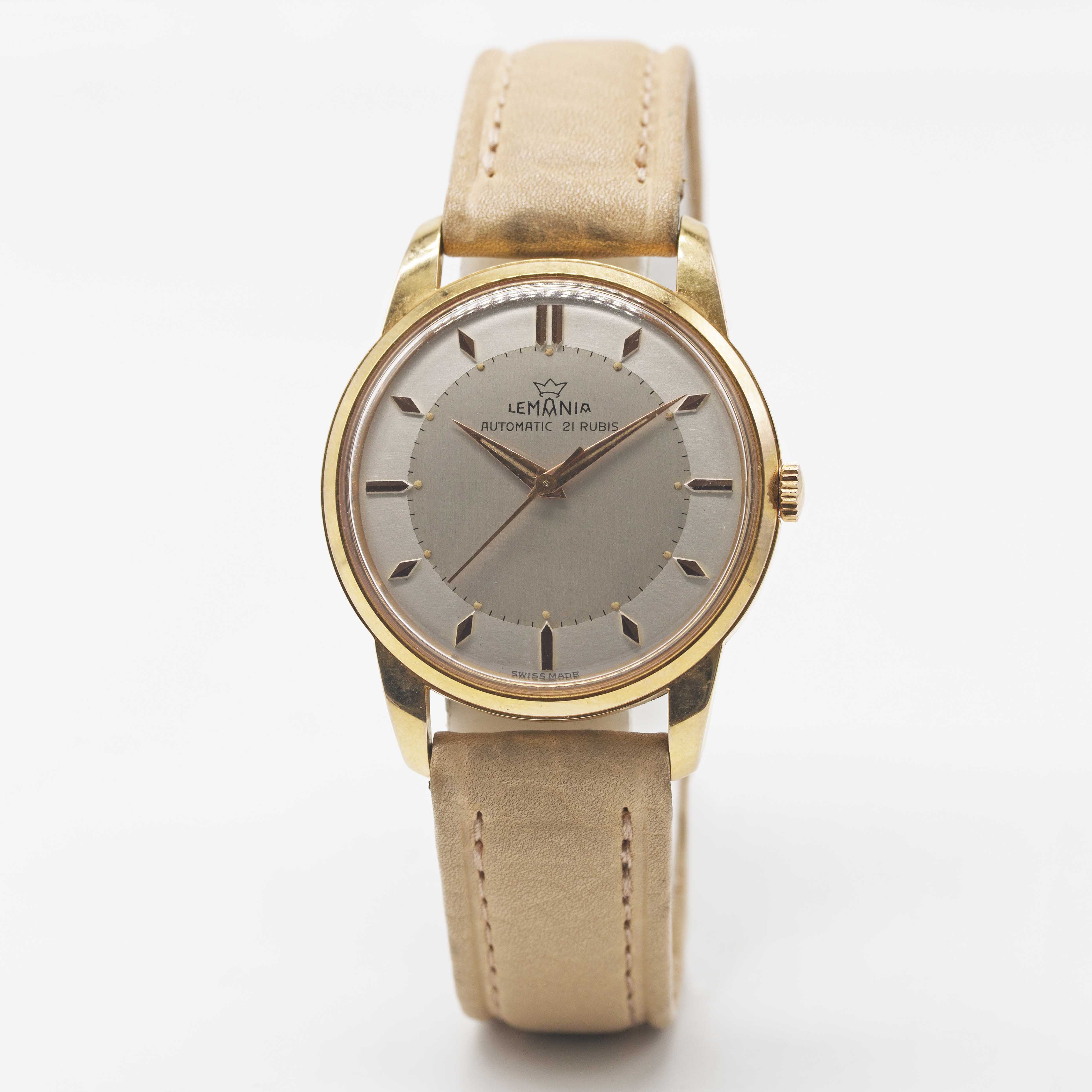A GENTLEMAN'S "NOS' GOLD PLATED LEMANIA AUTOMATIC WRIST WATCH CIRCA 1950s, TWO TONE SILVER DIAL & - Image 2 of 5