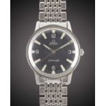 A GENTLEMAN'S STAINLESS STEEL OMEGA SEAMASTER AUTOMATIC BRACELET WATCH CIRCA 1967, REF. 165.002 WITH