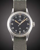 A GENTLEMAN'S STAINLESS STEEL BRITISH MILITARY OMEGA RAF PILOTS WRIST WATCH DATED 1953, REF. 2777-