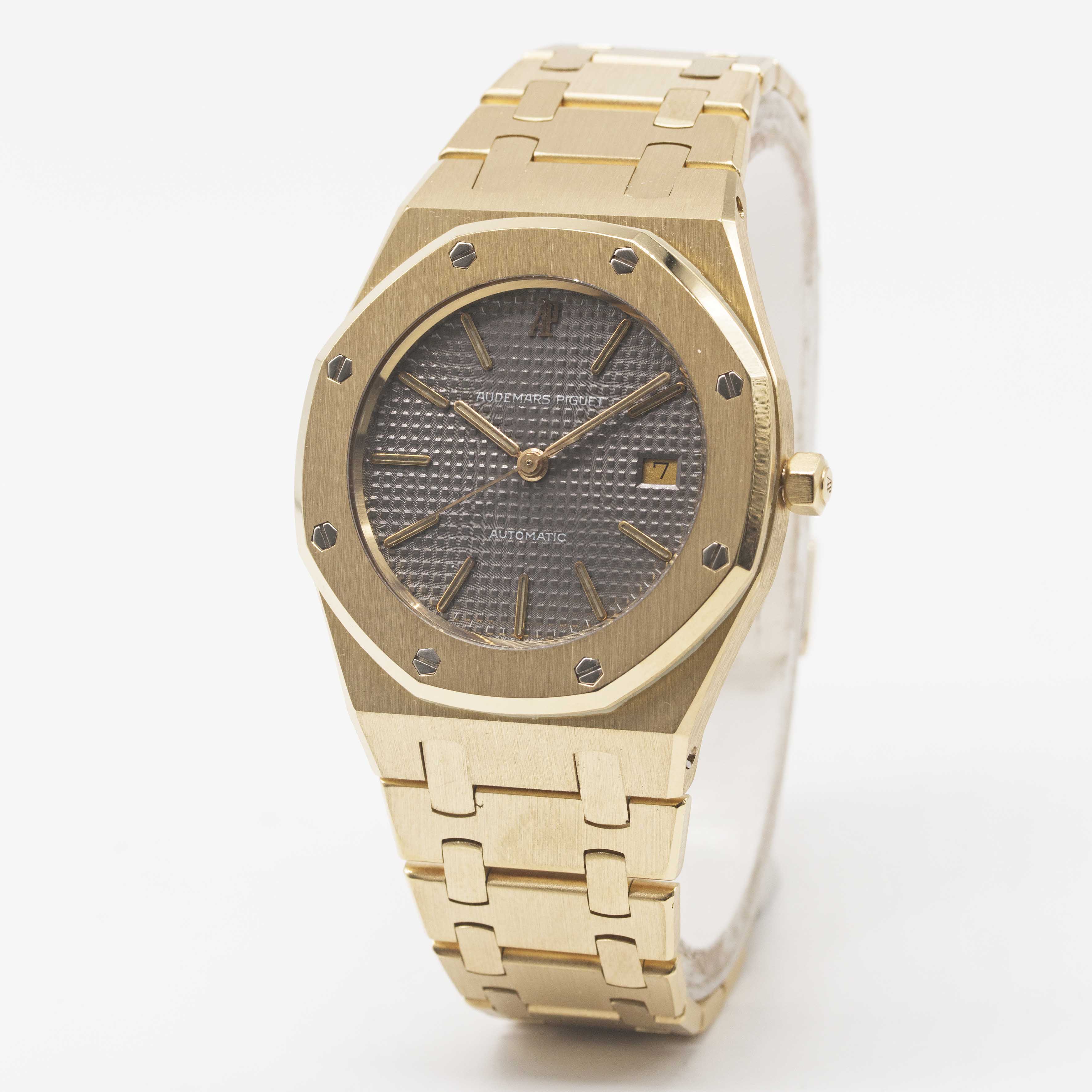 A FINE GENTLEMAN'S 18K SOLID YELLOW GOLD AUDEMARS PIGUET ROYAL OAK AUTOMATIC BRACELET WATCH CIRCA - Image 4 of 12