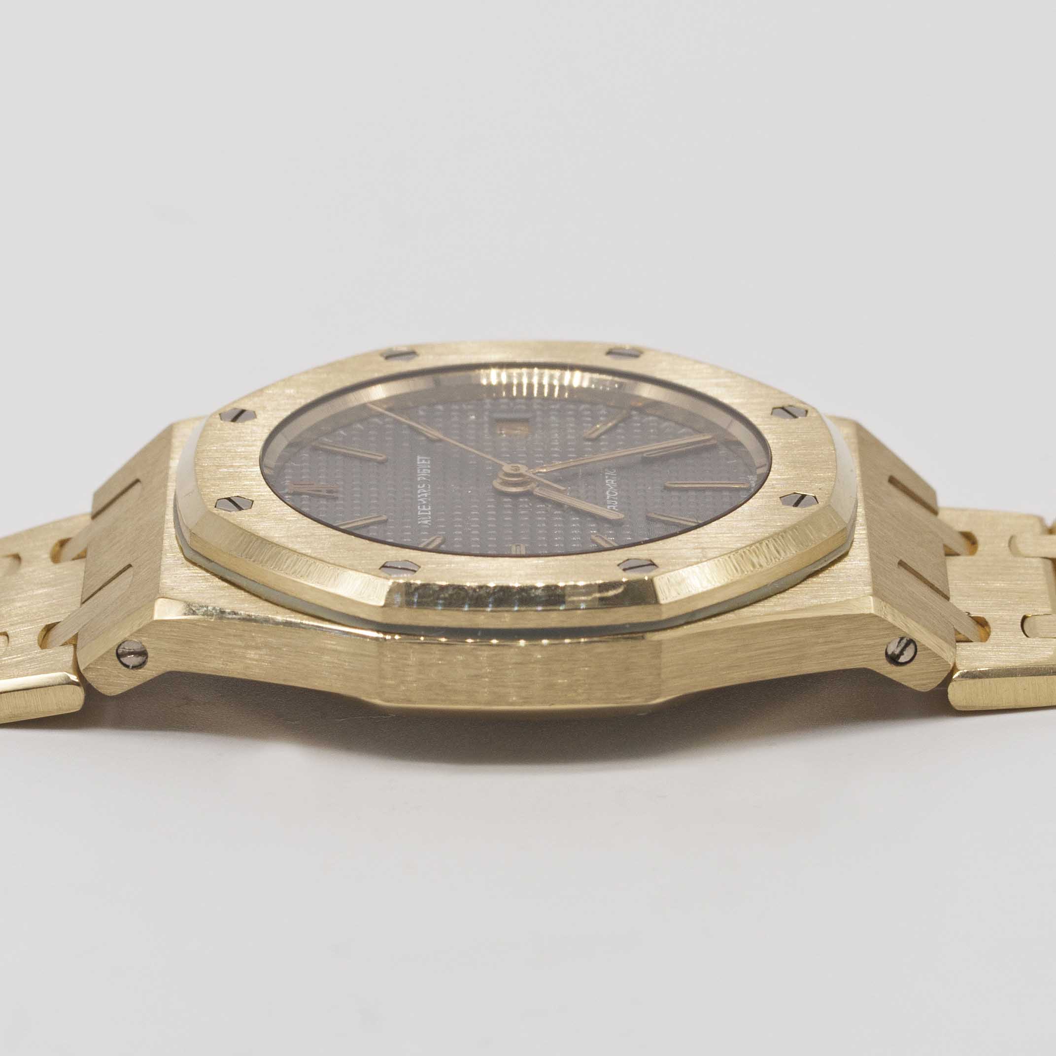 A FINE GENTLEMAN'S 18K SOLID YELLOW GOLD AUDEMARS PIGUET ROYAL OAK AUTOMATIC BRACELET WATCH CIRCA - Image 9 of 12