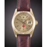 A GENTLEMAN'S 18K SOLID YELLOW GOLD ROLEX OYSTER PERPETUAL DAY DATE WRIST WATCH CIRCA 1979, REF.