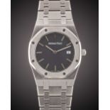 A MID SIZE STAINLESS STEEL AUDEMARS PIGUET ROYAL OAK BRACELET WATCH CIRCA 1990s, REF. 56175ST.OO.