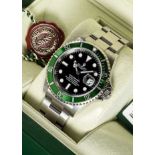 A GENTLEMAN'S STAINLESS STEEL ROLEX OYSTER PERPETUAL DATE "ANNIVERSARY" SUBMARINER BRACELET WATCH