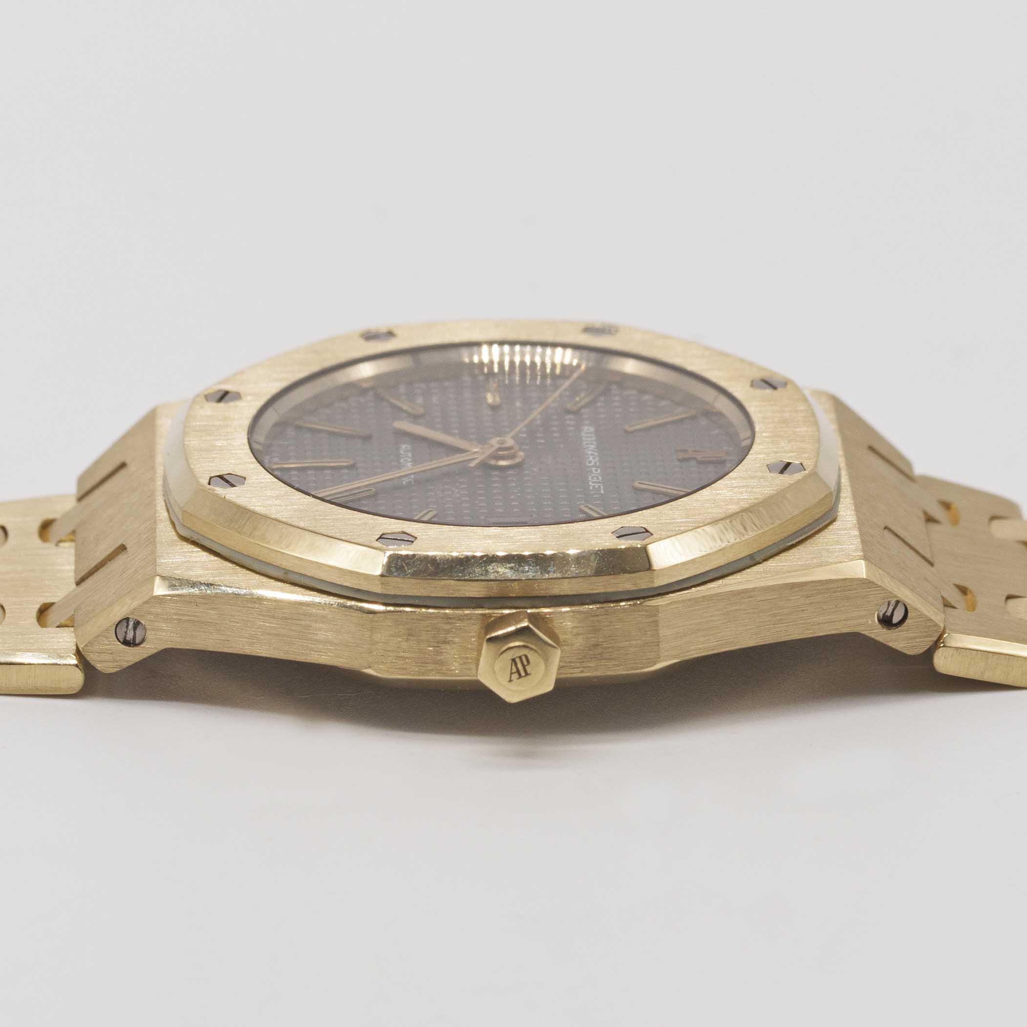 A FINE GENTLEMAN'S 18K SOLID YELLOW GOLD AUDEMARS PIGUET ROYAL OAK AUTOMATIC BRACELET WATCH CIRCA - Image 8 of 12