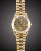 A LADIES 18K SOLID GOLD ROLEX OYSTER PERPETUAL DATEJUST BRACELET WATCH CIRCA 1985, REF. 69178 WITH