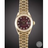 A LADIES 18K SOLID GOLD ROLEX OYSTER PERPETUAL DATEJUST BRACELET WATCH CIRCA 1978, REF. 6917 WITH