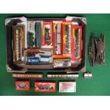 Quantity of OO scale rolling stock by Hornby and Mainline to include two GWR tank locomotives,