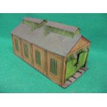 Hornby Series O Gauge twin track tinplate engine shed with four doors (three chimneys missing) - 19.