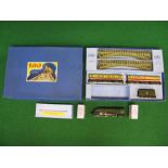 Hornby Dublo 3 Rail passenger train set EDP11 containing:4-6-2 tender locomotive No.