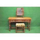 Late 20th century oak dressing table having rectangular swing frame mirror supported on turned