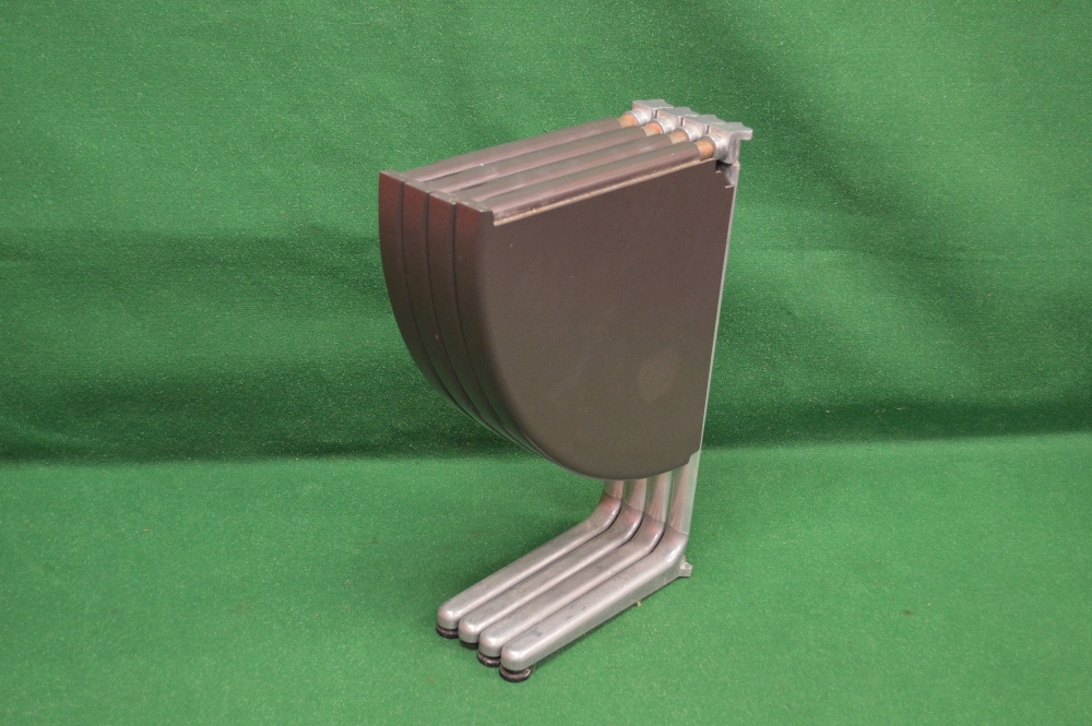 Castelli, circular quarter folding table having aluminium base (one adjustable foot missing) - 37. - Image 2 of 3