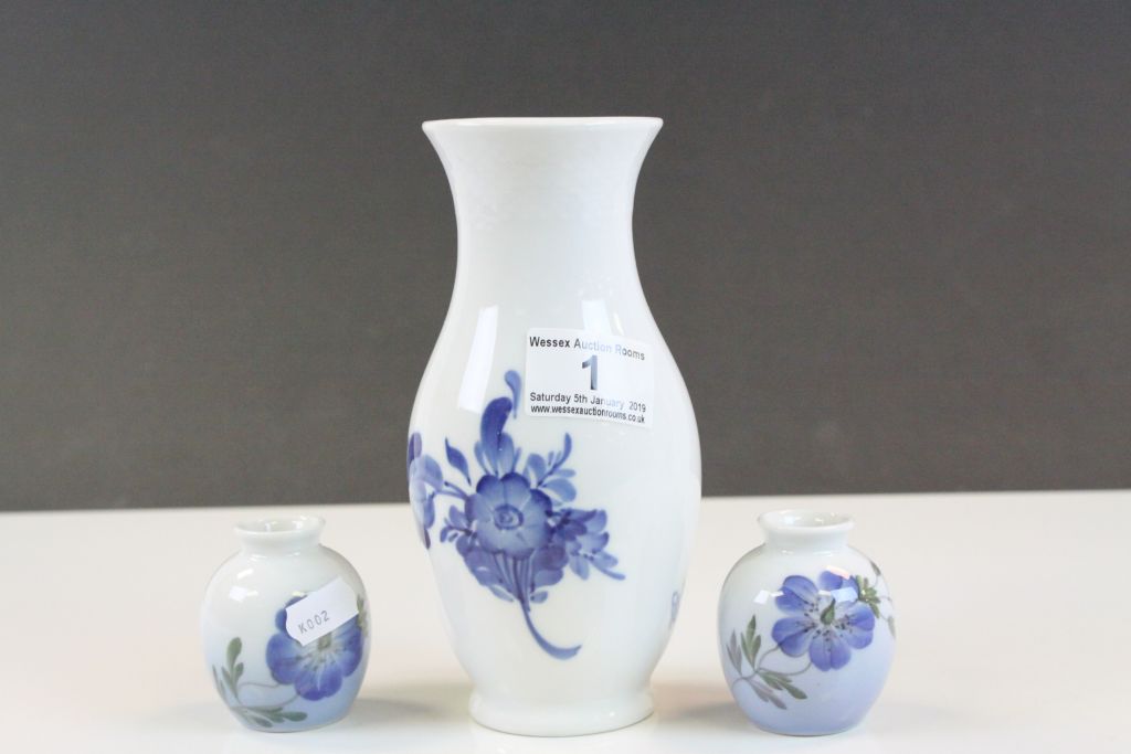 Royal Copenhagen Porcelain - 17cm Vase, Pair of Miniature Vases and Two Pin Dishes, Kingfisher and - Image 4 of 7