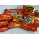 13 Boxed Traing / Hornby OO gauge trackside accessories to include R576 Tunnel, R188 River Bridge