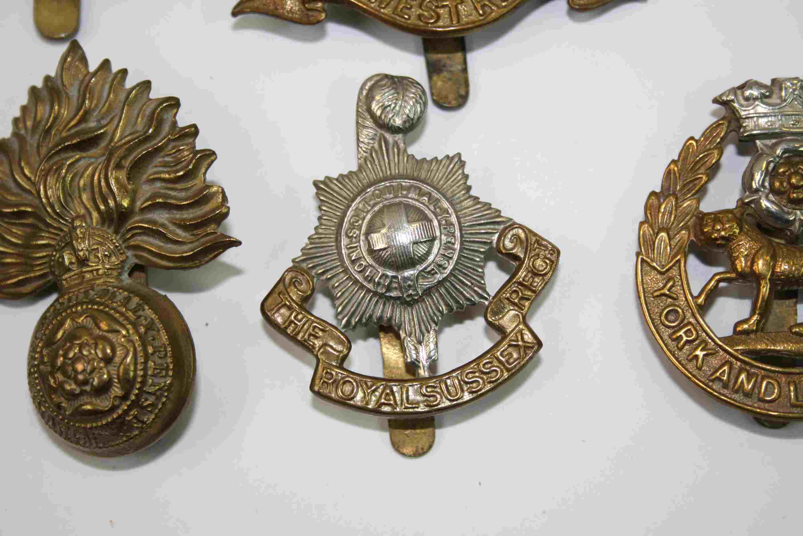 A Collection Of Ten British Military Regimental Cap Badges To Include : Middlesex Regiment, York And - Image 11 of 12